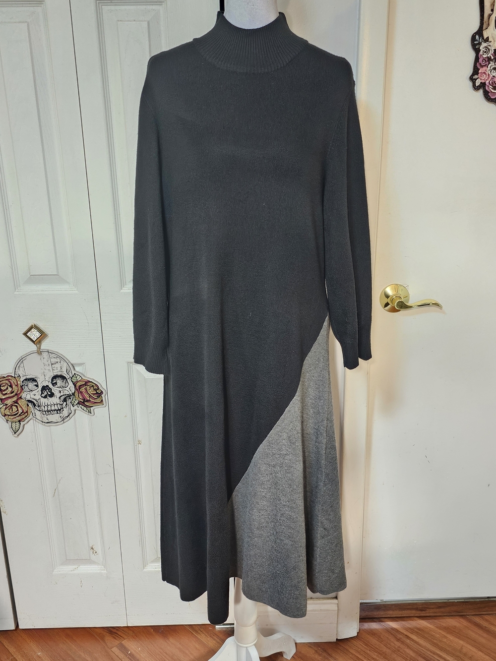 Calvin Klein Black & Gray Colorblock Maxi Knit Dress